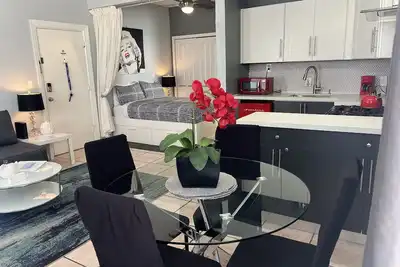 Image de RÊVE De L'OCÉAN: Condo Chic Miami Beach À Collins Ave Par La Plage Et La Randonnee