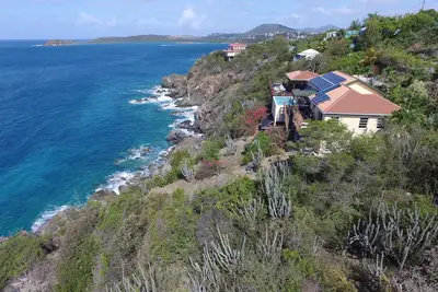 Image de Villa Mirino - Fabulous East End Ocean Front Residence avec une vue imprenable.
