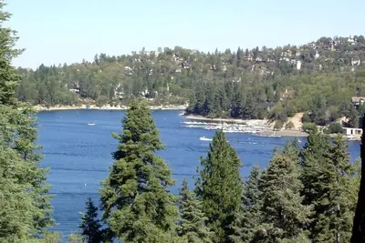 Image de Superbe vue sur le lac et Getaway Cozy Cabin