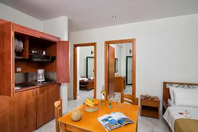 Image de Appartement central et confortable à 150m de la plage de sable!