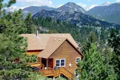 Image de Estes Mountain Home, vues panoramiques sur la montagne et le lac, emplacement privé / bain à remous