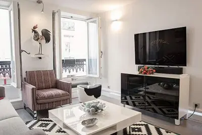 Image de Maison familiale luxueuse, 2br \/ 2 Ba Ă St. Germain