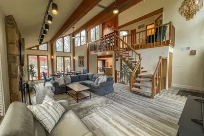 Image de Lumineux et beau - Jacuzzi 8 personnes, cheminée, wifi, cuisine bien équipée