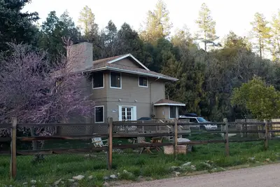 Image de East Verde River Cabin: PĂŞche, chasse et loisirs en famille