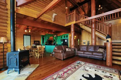 Image de Maison au sommet d'une montagne surplombant le lac, bain à remous, sauna, accès privé au lac