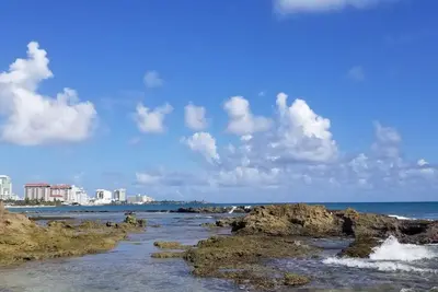 Image de Charmant appartement avec piscine et à quelques pas de la plage. Super endroit!