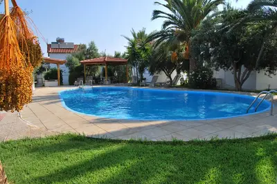 Image de Maisonnettes indépendantes dans le Péloponnèse avec piscine