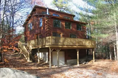 Image de Private Cabin Connexion avec à proximité étang, idéal pour profiter de l'été - Animaux Considéré