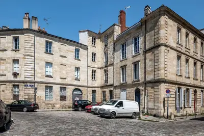 Image de La Monnoye<br>Romantique, spacieux, 4 étoiles Apt près de la rivière w vues et un parking