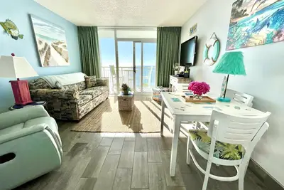 Image de Island Time Dolphin Cabane; Direct Oceanfront Balcon King Wtile étages à travers!