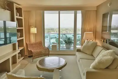 Image de Luxueux condo sur la plage avec 2 chambres \/ 2 salles de bain et 1 maisons. Unité de coin avec vue imprenable