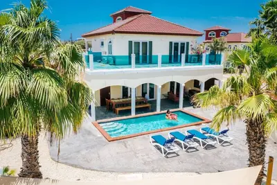 Image de Villa privée avec piscine et terrasse sur le toit avec vue sur le coucher du soleil à pied de Palm Beach!
