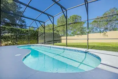 Image de Haut de gamme 5 chambres 3. 5 salles de bain piscine privée Accueil w \/ salle de jeux à proximité des parcs à thème
