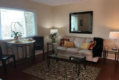 Image de Uptown Dallas - Bright 1 bd # 4, WiFi, Parking, Near Restaurants & Shops & Safe