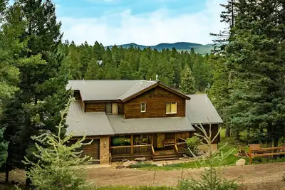 Image de Mtn home, grande cour, spa, foyer, 2 ponts, gamerm, adossé à Angel Fire Trail