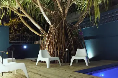 Générateur de courant. Réservoir d'eau. A / C. Wifi gratuit. Piscine privée. À quelques pas de la plage