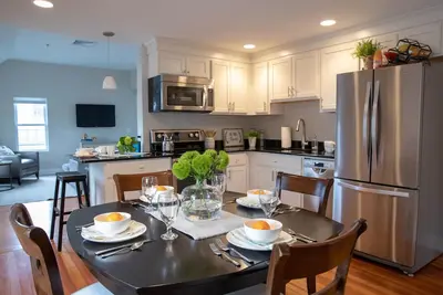 Image de Coeur de Lenox! ! - appartement rénové en centre ville