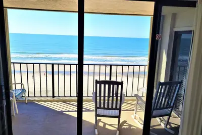 Image de Vue spectaculaire Oceanfront_Bright / Pristine_Family bienvenus dans un immeuble calme
