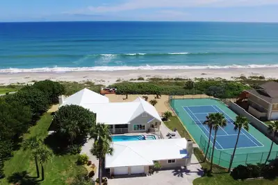 Image de Golden Sands® Emerald -Luxury Beachfront -Tennis, piscine, spa, plage privée