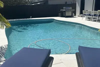 Image de Une vraie maison de plage avec une belle piscine