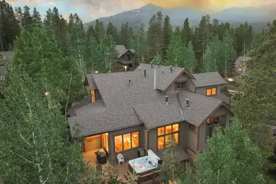 Image de Lodge at Cucumber Patch: Visite virtuelle, Spa privatif, Marche pour aller à la télécabine