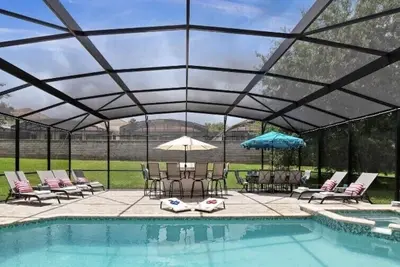 Image de Une maison magique de 5 chambres \/ 5 salles de bain avec piscine à 2 miles des portes de Disney