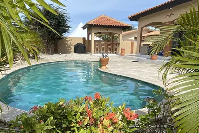 Image de Morceau de paradis. . . Eagle Beach Villa avec piscine privée