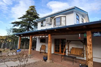 Image de Profitez de la faune de votre chaise à bascule et Banc balancer sur Front Porch