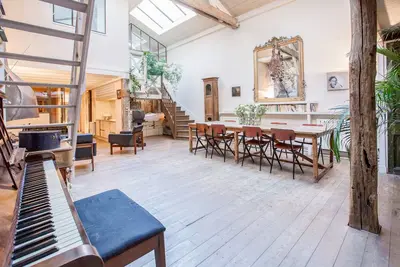 Image de Loft immense, plein de lumière, dans le quartier animé du canal Saint-Martin, près du quartier du Marais
