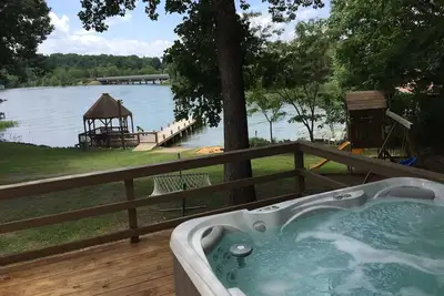 Image de 5br - 225ft Waterfront W \/ Dock, bain Ă remous et Pvt. Rampe! 2019 cuisine remodeler! !