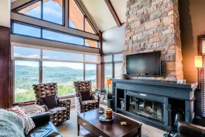 Image de Altitude - Tremblant Condo de ski-in luxueux - Vues à couper le souffle