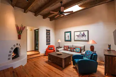 Image de Darling Vacation Home, Walk to Plaza, beaux jardins et aménagement