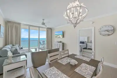Image de Palazzo Oceanfront Luxury Resort près de PierPark! Service de plage gratuit! 2King + Bunk