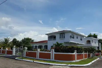 Image de Elégante Villa Vue Mer Colline, Ocho Rios Jamaïque.