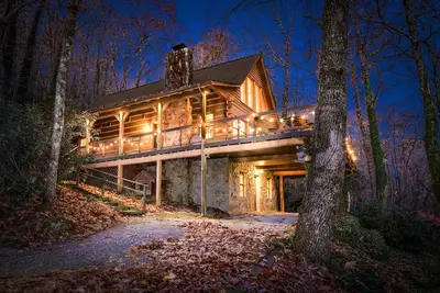 Image de La cabine Blue Ridge chez Pinnacle. . . Votre parfaite escapade à la montagne attend!
