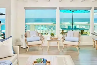 Image de Immaculée, Beach House juste rénovée, plage privée, Bon Fire Ring