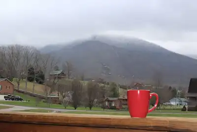 Cozy Valley Retreat, Great Location, Perfect Vacation Cabin
