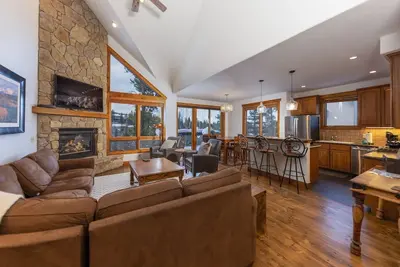 Image de Retraite à Saddlewood: visite virtuelle, véritable piste de ski sur la piste verte, bain à remous