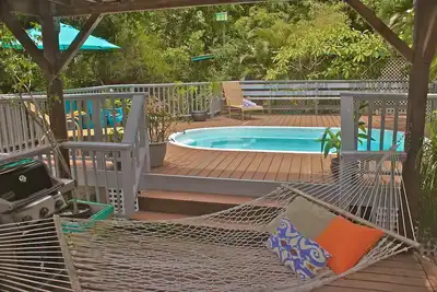 Image de Ouvert pour les affaires! Escapade abordable pour les familles et les couples avec piscine et Ac