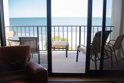 Image de Bold & Stately Oceanfront Condo_Top Listing 2017_Books Early