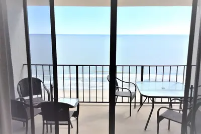 Image de Oceanfront_Spacious_View the Sunrise_ Immeuble familial et calme