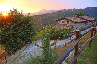 Image de Bel appartement en Toscane villa traditionnelle, ensoleillée et panoramique à la campagne.