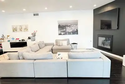 Image de Maison d'hôtes 2bdr moderne avec bain à remous à proximité de toutes les meilleures attractions de Los Angeles