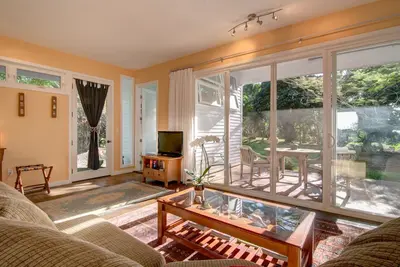 Image de Chalet de jardin privé sur une propriété de campagne de 5 acres \/ À pied des jardins botaniques!