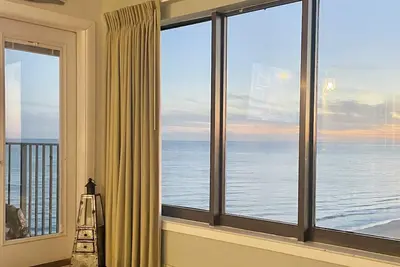 Image de Condo Oceanfront à prix réduit avec 5 Star Reviews!