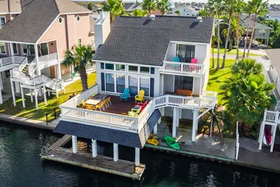 Image de 5 ★ la maison au bord de l'eau! Lumière de pêche sous-marine! Vélos et kayaks inclus!