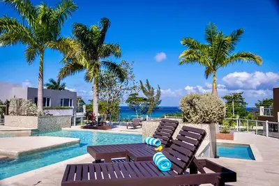Image de Nautical Homes 3 Ocean Front \/ View, Wifi gratuit, A \/ C, bain à remous, Bbq Grill. Balcon