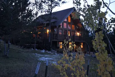 Image de \"Cabin\" en montagne - Superbes vues à 360/24 h ~ Luxe rustique haut de gamme sur 3 niveaux