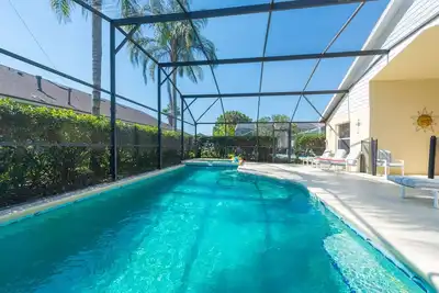 Image de Villa privée exécutive Disney, piscine de 30 m, spa, lit king-size, télévision haute définition, Netflix, wifi