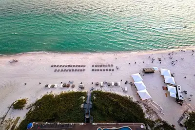 Image de Vues fantastiques et coucher de soleil Service de plage gratuit Wifi gratuit